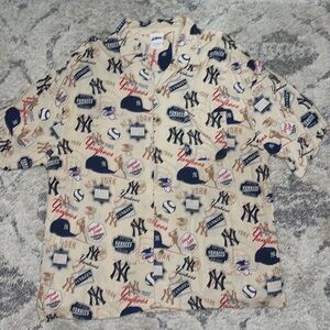 NWOT vintage New York Yankees Printed Graphic Button Shirt